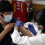 Japonya'da eczacılara Kovid-19 aşısı