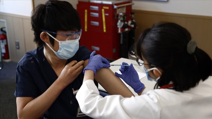 Japonya'da eczacılara Kovid-19 aşısı