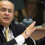 Rum Dışişleri Bakanı Kasulidis: Doğu ile batı arasındaki ihtilafa giremeyiz