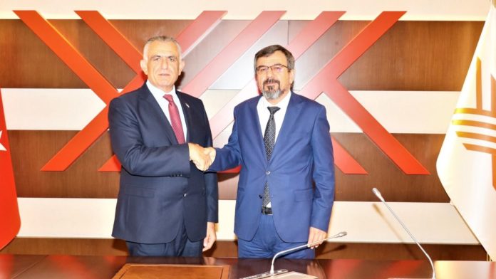 Nazım Çavuşoğlu, Ankara’daki temasları kapsamında YÖK Başkan Vekilleri ile bir araya geldi