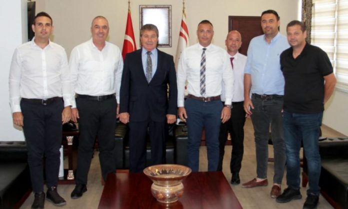 Başbakan Üstel ile KTFF Başkanı Sertoğlu görüştü: Boykot kararı kalktı