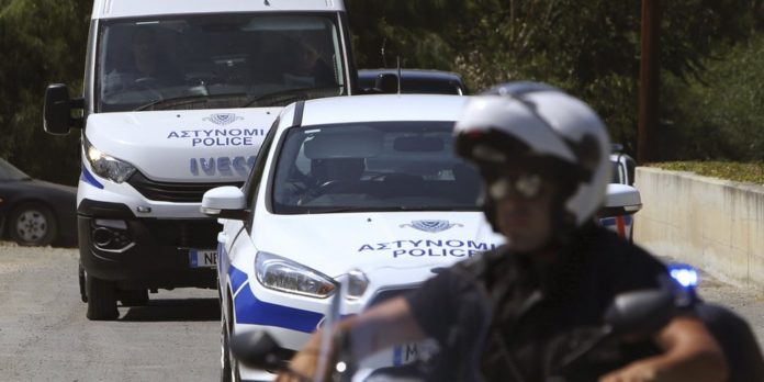Güney Kıbrıs Rum polis police cyprus greek