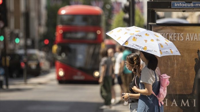 İngiltere'de hava sıcaklığının 42 santigrat dereceye ulaşacağı tahmin ediliyor