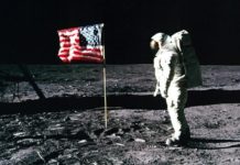 Buzz Aldrin'in Ay'da giydiği ceket 2,8 milyon dolara satıldı