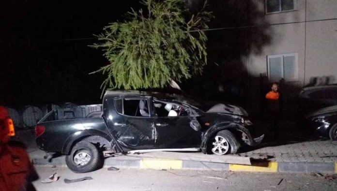Lapta'da trafik kazası: Direksiyon hakimiyetini kaybeden sürücü takla atarak durabildi