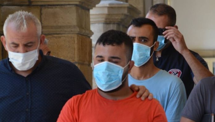 Lefkoşa’da tasarruflarında uyuşturucu madde bulunması üzerine tutuklanan zanlılar Mohammad Nadir Karavelioğlu ile Murat Gören soruşturma kapsamında 3 gün tutuklu kalacak.