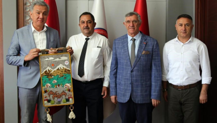 YÖDAK Başkan Vekili Hasgüler’den Kırgızistan-Türkiye Manas Üniversitesi’ni ziyaret