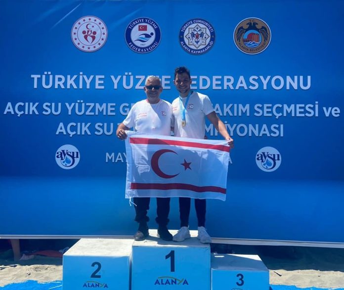Doğukan Ulaç, Balıkesir Açıksu Yüzme Şampiyonası’nda birinci geldi