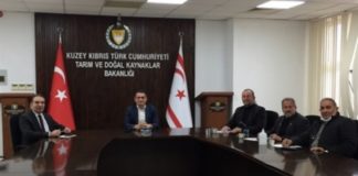 Tarım ve Doğal Kaynaklar Bakanı Dursun Oğuz, domates üreticileriyle görüştü