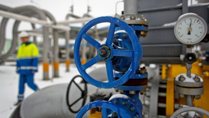 FT: Rusya, Batı yaptırımları kaldırılana kadar Avrupa'ya gaz tedarikini durdurdu