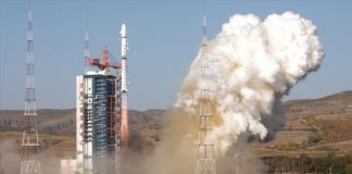 Çin, bilimsel deneyler ve detaylı yer gözlemleri için tasarladığı "Şiyan-14" ve "Şiyan-15" uydularını uzaya gönderdi.