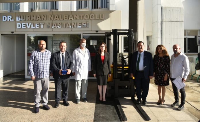 Lefkoşa Dr. Burhan Nalbantoğlu Devlet Hastanesi’ne forklift bağışlandı