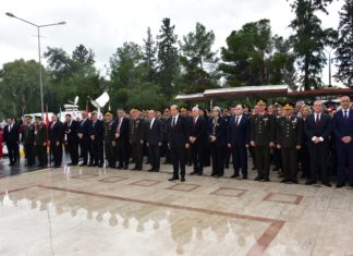Ulu Önder Mustafa Kemal Atatürk, ölümünün 84’üncü yıl dönümünde Lefkoşa Atatürk Anıtı önünde düzenlenen törenle anıldı.