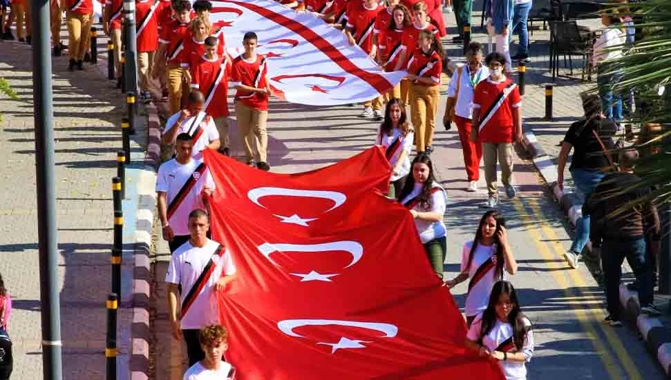 Milli Eğitim Bakanlığı, Kuzey Kıbrıs Türk Cumhuriyeti’nin 39’uncu kuruluş yıl dönümü kutlamaları çerçevesinde Lefkoşa’da “Cumhuriyet Korteji” düzenledi.