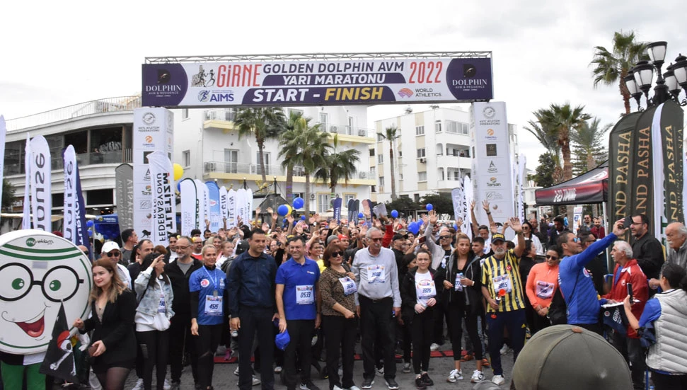 KKTC Atletizm Federasyonu tarafından düzenlenen, Girne Golden Dolphin AVM ana sponsorluğunda organize edilen Girne Yarı Maratonu, bugün gerçekleşti.