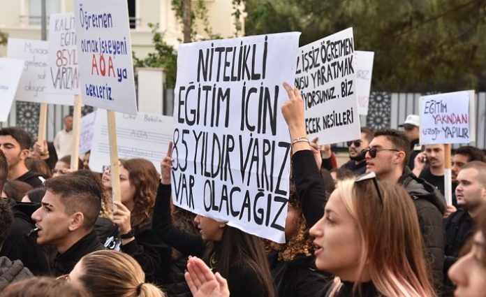Atatürk Öğretmen Akademisi öğrencileri, “Bu ülkenin genç öğretmenlerine güvenin” çağrısında bulundu