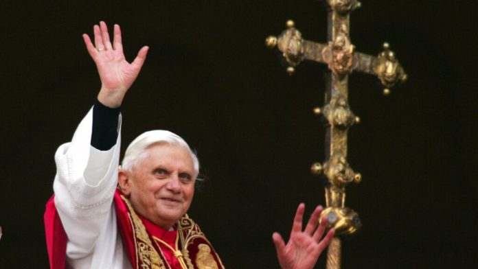 Eski Papa 16. Benedikt 95 yaşında hayatını kaybetti... 2010 yılında Şeyh Nazım Kıbrısi ile görüşmüştü