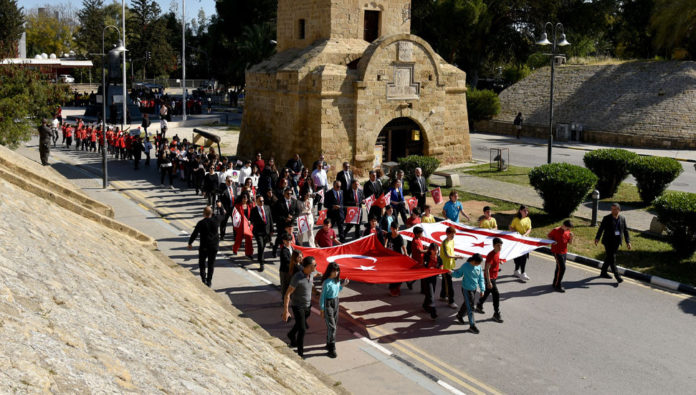 23 Nisan kutlamaları başladı… Öğrenciler Atatürk Anıtı’na çelenk koydu