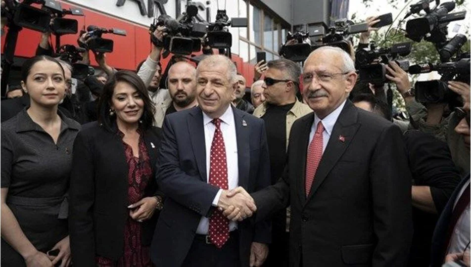 Zafer Partisi Genel Başkanı Ümit Özdağ, seçimin ikinci turunda Millet İttifakı Cumhurbaşkanı Adayı Kemal Kılıçdaroğlu