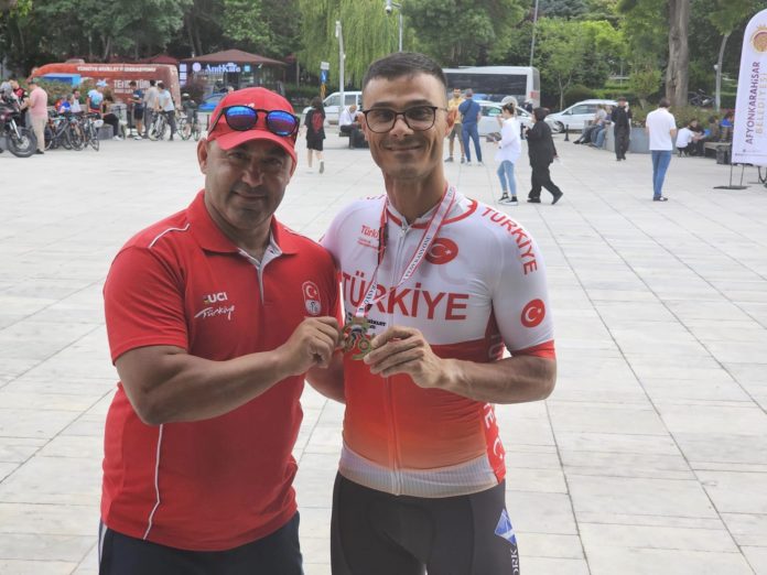 Kıbrıslı Türk bisikletçi Eral Aşina