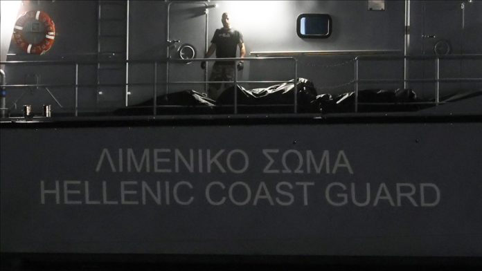 Yunanistan'ın düzensiz göçmenleri taşıyan tekne kazasındaki