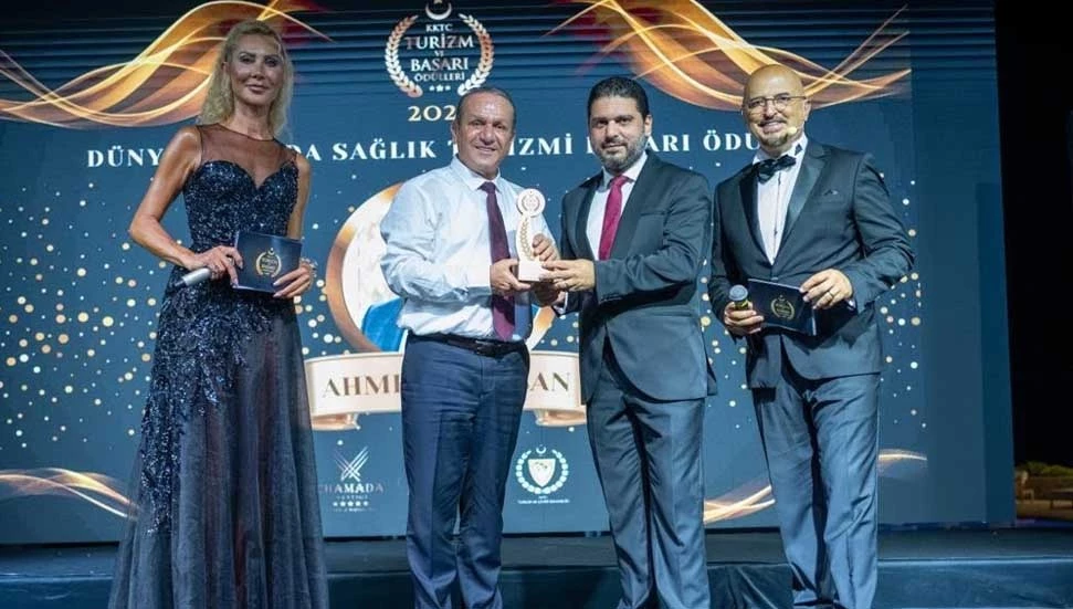 Ahmet Savaşan’a “Dünya Çapında Sağlık Turizmi Başarı Ödülü