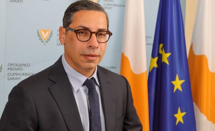 Rum Dışişleri Bakanı Konstantinos Kombos