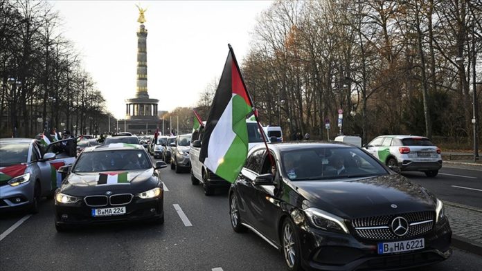 Berlin’de araç konvoyu ile Filistin